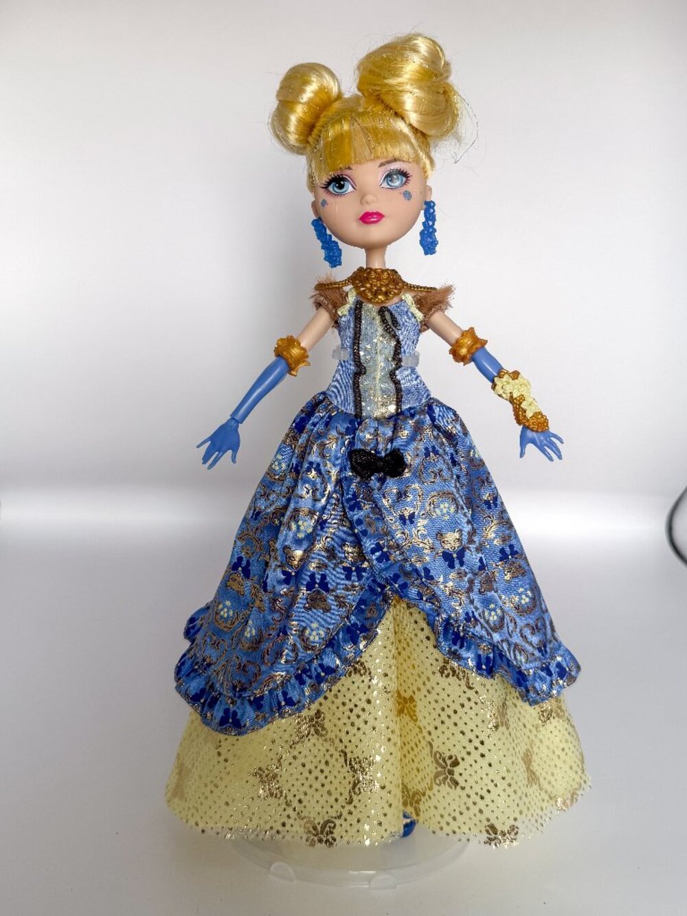 Ever After High Blondie Lockes Doll Thronecoming EUC Missing Accessories NO STND